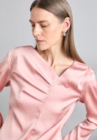 Stine Goya ASYMMETRICAL LONG SLEEVE - Blouse - rose tan