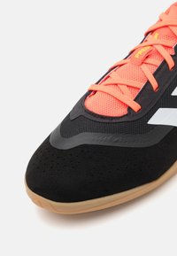 adidas Performance PREDATOR LEAGUE IN - Botines de fútbol sala - core black/footwear white/solar red