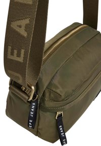 Pepe Jeans Umhängetasche - seagrass green