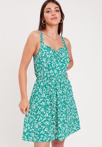 Cache Cache KURZES AUSGESTELLTES - Robe de jour - vert clair