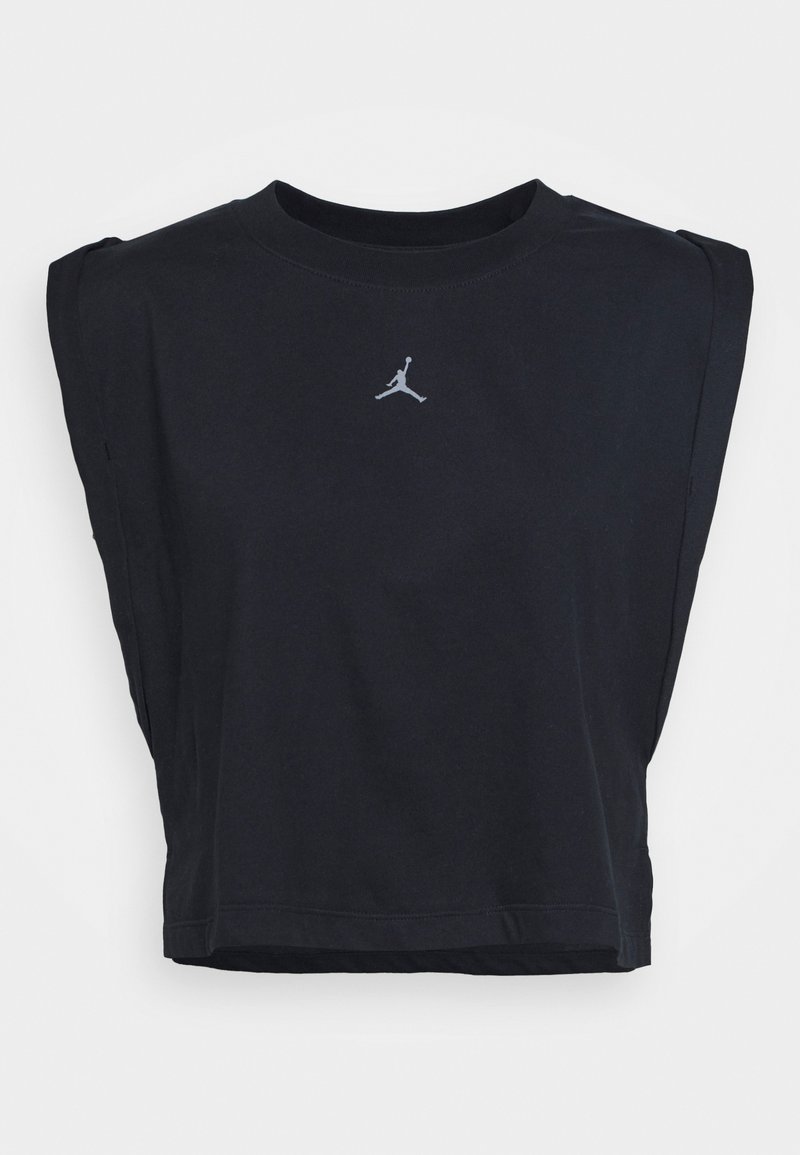 Czarny crop top o szerokim, bezrękawnikowym kroju, wykonany z miękkiego materiału. Posiada małe szare logo Jumpman umieszczone na środku przodu, z minimalnymi detalami szwalniczymi.