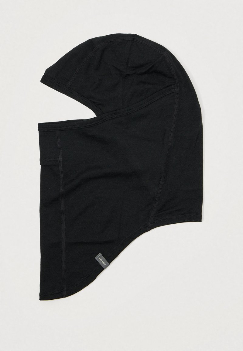 Μαύρη μπαλακλάβα από μαλακό υλικό, με επιμηκυμένη περιοχή λαιμού και σχεδίαση πουκάμισου που εφαρμόζει. Περιλαμβάνει μια μικρή ετικέτα μάρκας.