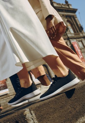 Allbirds TREE RUNNERS - Sneaker low - jet black