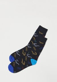 Calcetines azules marino con un patrón de gafas de colores; presentan un acento azul en la punta. Hechos de un tejido suave, adecuados para uso informal.