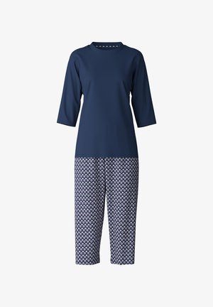 Marineblaues Oberteil mit Dreiviertelärmeln und rundem Halsausschnitt, kombiniert mit gemusterten, cropped Hosen im blau-weißen geometrischen Design.
