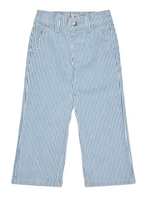 Blauw-witte, verticaal gestreepte wijde broekspijpen met voorzakken, riemlussen en een knoopsluiting.