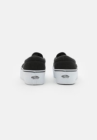 Vans CLASSIC STACKFORM - Sapatos sem atacadores - black/true white