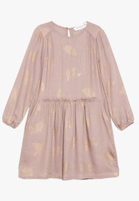 Růžové šaty s dlouhými rukávy, s gumičkou v pase a květinovými zlatými vzory. Měkká látka s kulatým výstřihem a detailem v zadní části ve tvaru klíčové dírky.