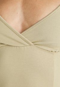 Thumbnail Image 7