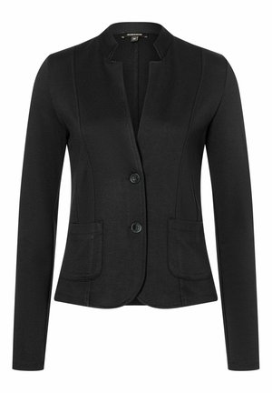 Blazer negro entallado con dos botones y dos bolsillos aplicados delanteros, con escote sin cuello y mangas largas.