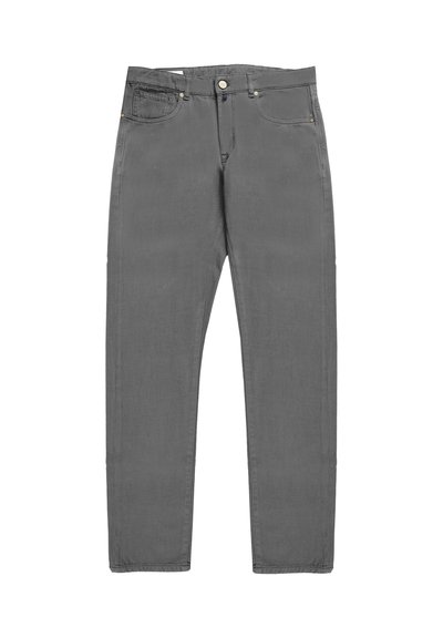 Pantalones de denim gris con corte recto, diseño de cinco bolsillos, cierre con botón metálico y detalles de costura sutiles en los bolsillos y el dobladillo.