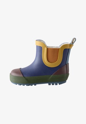 Botte de pluie montant à la cheville avec corps bleu, embouts marron aux orteils et au talon, semelle texturée verte, garniture jaune et panneau latéral élastique orange.