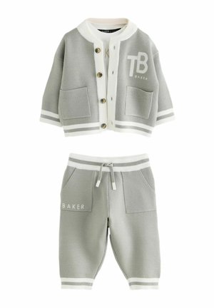 Baker by Ted Baker, 3 PIECE KNITTED VARSITY CARDIGAN T-SHIRT AND JOGGERS SET 3 PIECE - Camiseta de manga larga - green