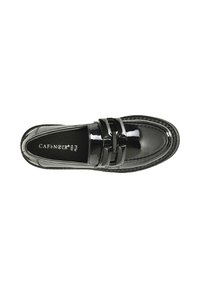 Mocassino in vernice nera con finitura liscia, caratterizzato da due fascette decorative sulla parte superiore e una punta arrotondata elegante.