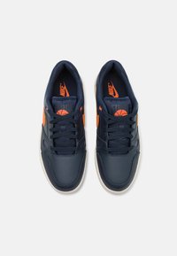 Nike Sportswear FULL FORCE  - Sapatilhas - dark obsidian/safety orange/obsidian/phantom