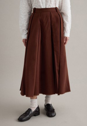 LONG  REGULAR FIT - Falda plisada - leather brown