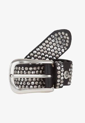 Cintura in pelle nera con borchie color argento e una fibbia lucida argentata. Le borchie sono disposte in un motivo a griglia lungo la cinghia.