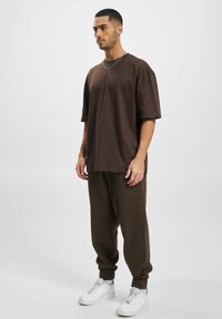 DEF Tréningruha alsók - brown