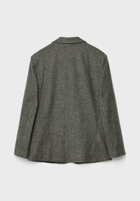 Blazer grigio in lana con rever a punta, maniche lunghe e taglio dritto. Presenta un tessuto testurizzato e una fessura posteriore. Senza chiusure visibili.