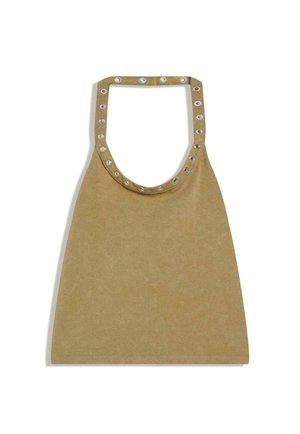 Bézs színű, velúr hatású ujjatlan horgolt felső fém szemszerű díszítéssel, egyenletesen elosztva a nyakkivágás és a pánt körül.