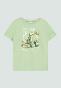 Lichtgroen T-shirt met korte mouwen, gemaakt van zachte stof, met een afbeelding van een graafmachine en de tekst "ROLLING IN TO CREATIVITY" bedrukt.