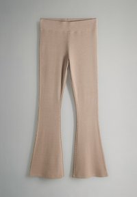 Colanți evazați bej din material nervurat, cu talie netedă și detalii cusute pe lateral.