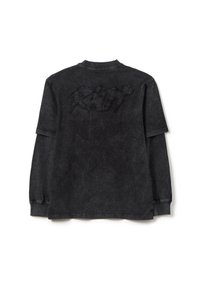 Schwarzes, übergroßes Sweatshirt mit kurzen Ärmeln, das auf der Rückseite mit strukturierten Buchstaben versehen ist und gerippte Bündchen hat. Abgenutzter Stoff-Look.