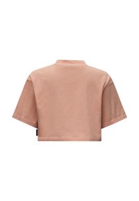 Skrócony, krótki rękaw t-shirt z miękkiej różowej bawełny. Posiada klasyczny kołnierzyk i małą metkę marki na dole. Gładka tekstura, prosty design.