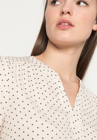 Vero Moda VMPOEL - Blusa - off white