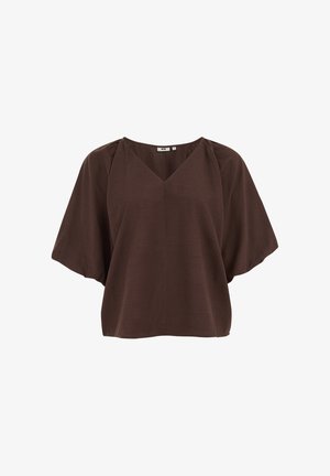 Brun kortærmet bluse med V-udskæring og løse, brede ærmer, vist på hvid baggrund.