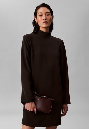 Calvin Klein, SMALL SHOULDER BAG - Kabelka - fudge