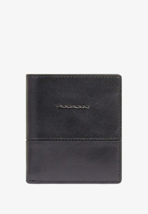 Portafoglio bifold in pelle nera con cuciture visibili e logo Piquadro argentato centrato sul davanti.
