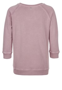 Felpa rosa con maniche lunghe, texture morbida, polsini e orlo a coste, cuciture non rifinite lungo le spalle e dettaglio a pressione nella parte posteriore del collo.