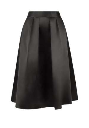 Een zwarte satijnen rok met een hoge taille, voorzien van plooien voor volume en een vloeiende A-lijn vorm. Gladde textuur en gepolijst afwerking.