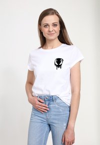 Henry Tiger MARVEL BADGE - T-shirt z nadrukiem