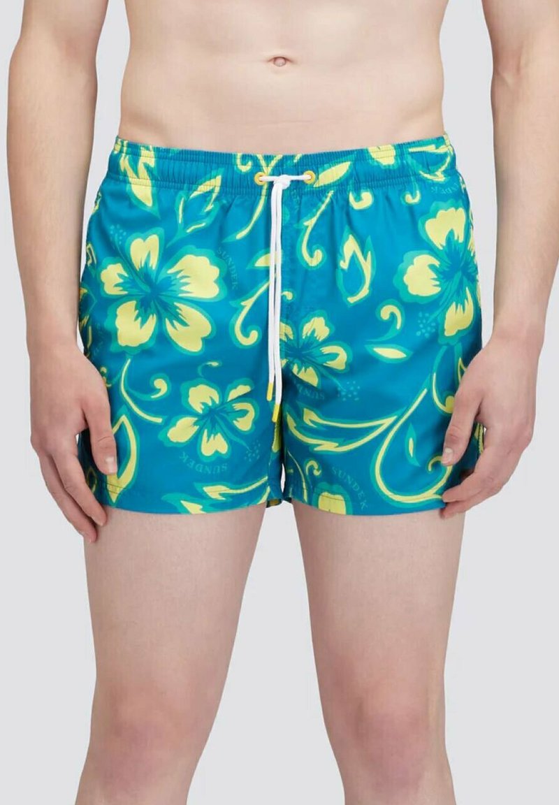 Blauwe zwemshorts met een gele bloemenpatroon, elastische tailleband, trekkoordsluiting en een gladde, lichte stof.