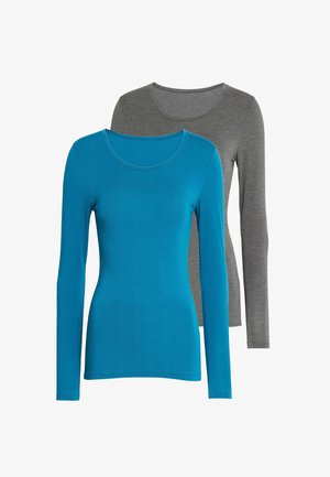 Des t-shirts à manches longues en turquoise et gris. Le turquoise a une finition lisse, tandis que le gris présente une texture subtile.