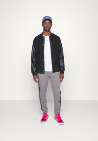 Sergio Tacchini NEW DAMARINDO  - Treniņtērpa apakšdaļas - charcoal grey/black