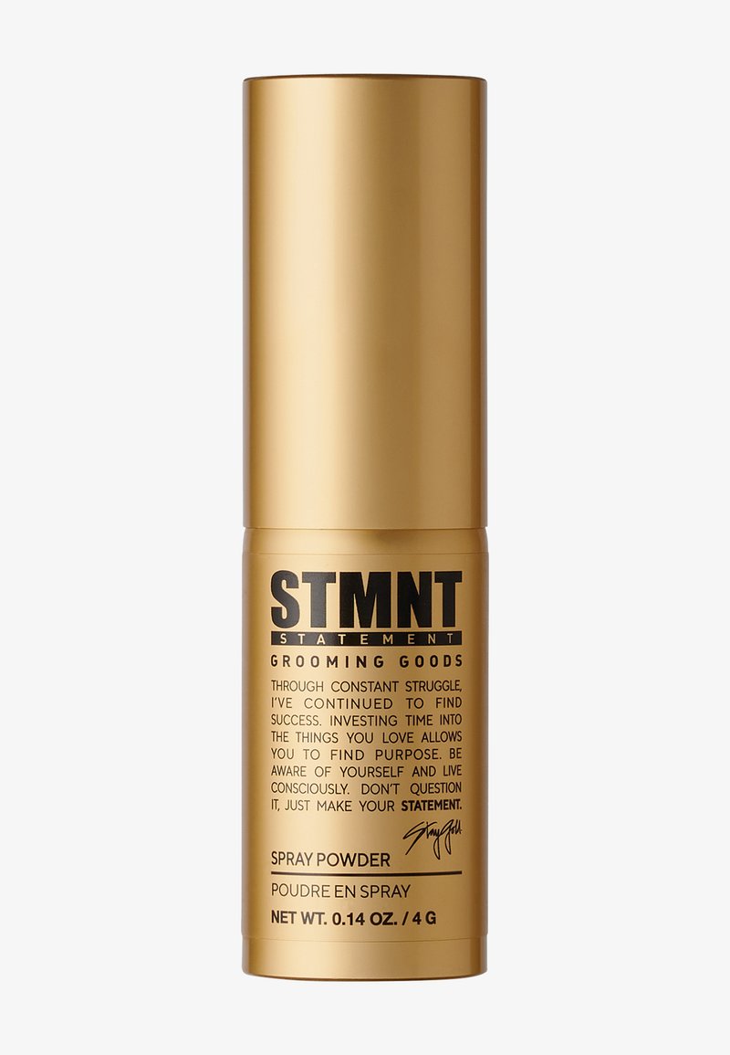 Flacone spray cilindrico dorato con testo nero, etichettato "STMTN GROOMING GOODS SPRAY POWDER", caratterizzato da una finitura opaca elegante e una base curva.