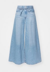 Světlomodré džíny s širokými nohavice a vysokým pasem, s šňůrkovým zapínáním a volným střihem, které se vyznačují jemným a hladkým povrchem.