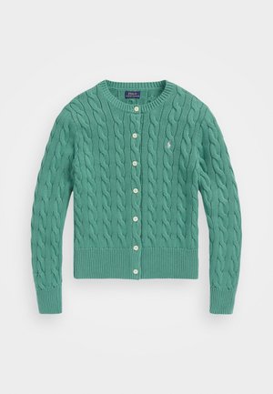 Cardigan verde de punto con cuello redondo, mangas largas, botones crema en la parte delantera y pequeño logo bordado en rosa en el pecho.