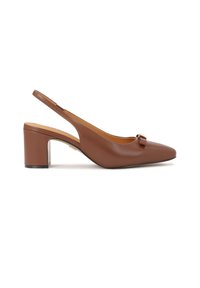 Klasszikus sarkú cipők - brown