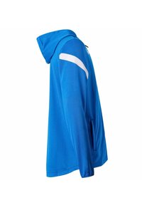 Felpa blu realizzata in tessuto morbido, con una striscia bianca sulla spalla e una tasca frontale, caratterizzata da un design particolare del cappuccio.