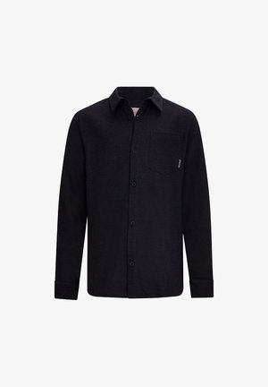 Czarna koszula zapinana na guziki z długimi rękawami, kołnierzykiem i przednią kieszenią, wykonana z teksturowanej tkaniny. Na kieszeni znajduje się subtelne logo.