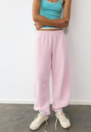 PULL&BEAR BARREL FIT - TRACKSUIT TROUSERS - Pantalon de survêtement - pink