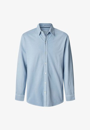 Svijetloplava košulja dugih rukava s gumbima, izrađena od tkanine. Ima šiljast ovratnik, rukave punih dužina i prednju stranu s gumbima.