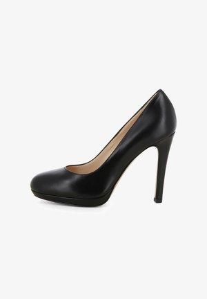 Pump in pelle nera con tacco alto, punta arrotondata, superficie liscia e tacco sottile. Presenta una parte anteriore a bassa scollatura e uno stile minimale.