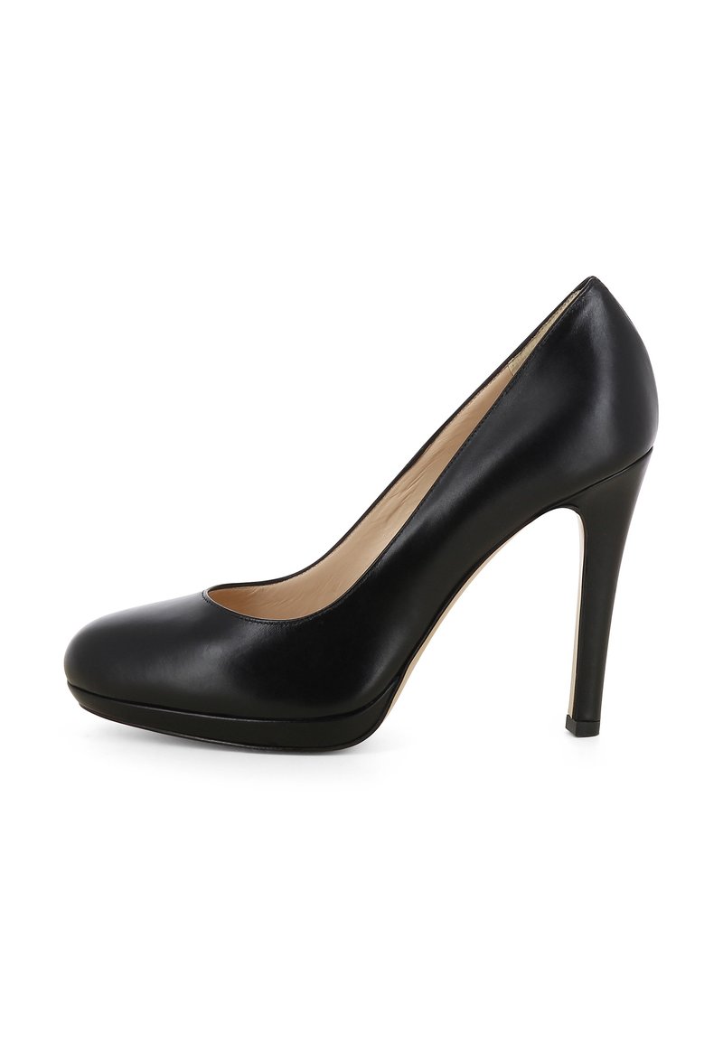 Schwarzer Leder-High-Heel-Pumps mit abgerundetem Zehenbereich, glatter Oberfläche und dünnem Absatz. Besitzt eine offen geschnittene Vorderseite und ein minimales Design.