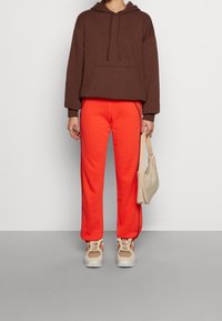 Monki Felpa con cappuccio - brown