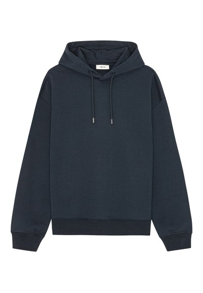 Dunkelmarineblauer Hoodie mit Kordeln, gerippten Bündchen und Saum sowie einem Etikett im Nacken mit der Aufschrift "NN. 07".